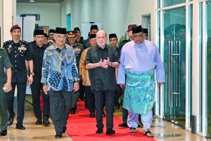 Kebawah Duli Yang Maha Mulia Seri Paduka Baginda Yang di-Pertuan Agong, Sultan Ibrahim mencemar duli hadir ke Majlis Santapan Tengahari di Istana Melaka