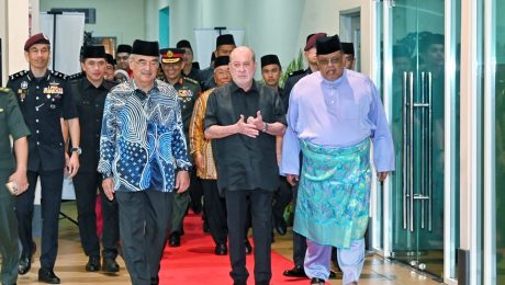 Kebawah Duli Yang Maha Mulia Seri Paduka Baginda Yang di-Pertuan Agong, Sultan Ibrahim mencemar duli hadir ke Majlis Santapan Tengahari di Istana Melaka