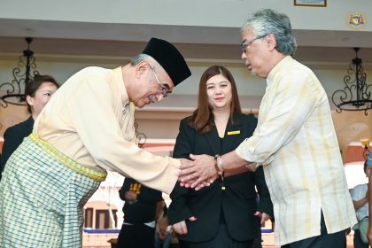 11-29(2) Santapan tengahari bersama Kebawah Duli Paduka Baginda Sultan Pahang