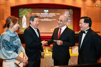 12-7 Menyempurnakan Majlis Anugerah Hartanah Malaysia anjuran FIABCI Malaysia