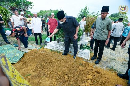 Penghormatan terakhir kepada Allahyarham Datuk Haji Seman bin Derus