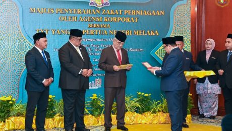 Majlis Penyerahan Zakat Perniagaan