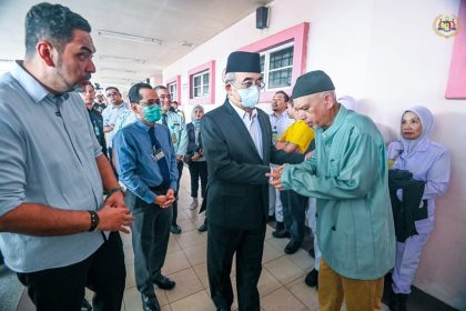 Penghormatan terakhir kepada mangsa-mangsa nahas jalan raya di KM 204, Lebuhraya Utara Selatan arah utara