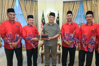 1-28 Kunjungan Hormat daripada Encik Aminuddin bin Awang