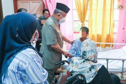 Menziarahi Encik Khairul iaitu suami dan juga bapa kepada mangsa kebakaran di Umbai