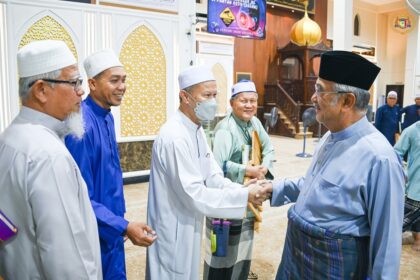 Solat Isyak dan Terawih di Masjid Tun Syed Ahmad Shahabuddin Al-Haj, Bukit Beruang