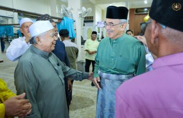 Solat Jumaat di Masjid Tun Syed Ahmad Al Haj, Kampung Bukit Beruang 1