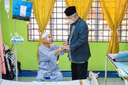 Menziarahi YBhg. Datuk Wira Haji Rashid Redza Bin Md Salleh 1