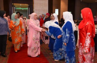 YABhg. Toh Puan Hadiri Seminar Wanita Anggun Anjuran NCWO Melaka