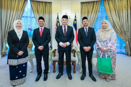 522652550_1206478888159102_83375101004171279_n Kunjung Hormat daripada Puan Mariati binti Che Omar dan Encik Mahamad Farizan Bin Mahamad