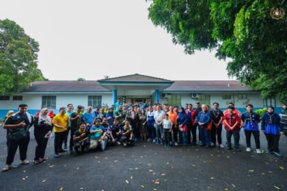 Yang di-Pertua Negeri Melaka hadir ke program gotong-royong bersama beberapa Badan Bukan Kerajaan (NGO) Negeri Melaka