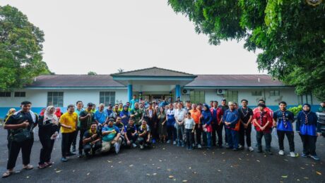 Yang di-Pertua Negeri Melaka hadir ke program gotong-royong bersama beberapa Badan Bukan Kerajaan (NGO) Negeri Melaka