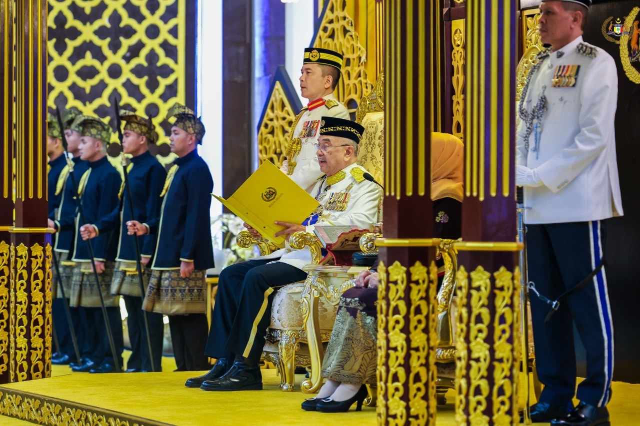 stiadat Perbarisan dan Kawalan Kehormatan Utama dan menyempurnakan Istiadat Penganugerahan Darjah, Bintang dan Pingat Kebesaran Negeri Melaka Sesi Pertama Sempena Sambutan Hari Jadi ke-76 Yang di-Pertua Negeri Melaka