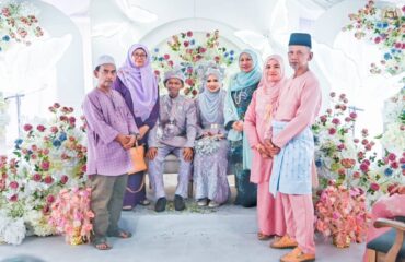 YABhg. Toh Puan Datuk Wira (Dr.) Hajah Asmah binti Ab Rahman hadir memeriahkan Majlis Perkahwinan anak perempuan Encik Sarman bin Saring dan Puan Lillah binti Baba