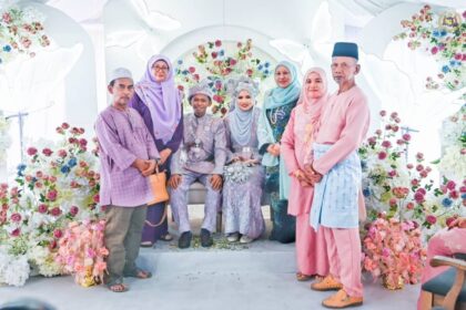 YABhg. Toh Puan Datuk Wira (Dr.) Hajah Asmah binti Ab Rahman hadir memeriahkan Majlis Perkahwinan anak perempuan Encik Sarman bin Saring dan Puan Lillah binti Baba