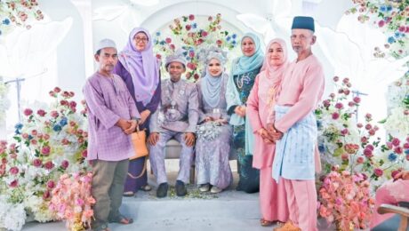 YABhg. Toh Puan Datuk Wira (Dr.) Hajah Asmah binti Ab Rahman hadir memeriahkan Majlis Perkahwinan anak perempuan Encik Sarman bin Saring dan Puan Lillah binti Baba