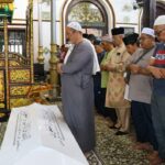 ang di-Pertua Negeri Melaka memberikan penghormatan terkahir kepada Allahyarham Datuk Haji Rahim bin Adam
