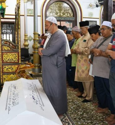 531416012_1227975252676132_1510000237693422972_n ang di-Pertua Negeri Melaka memberikan penghormatan terkahir kepada Allahyarham Datuk Haji Rahim bin Adam