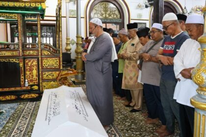 531416012_1227975252676132_1510000237693422972_n ang di-Pertua Negeri Melaka memberikan penghormatan terkahir kepada Allahyarham Datuk Haji Rahim bin Adam