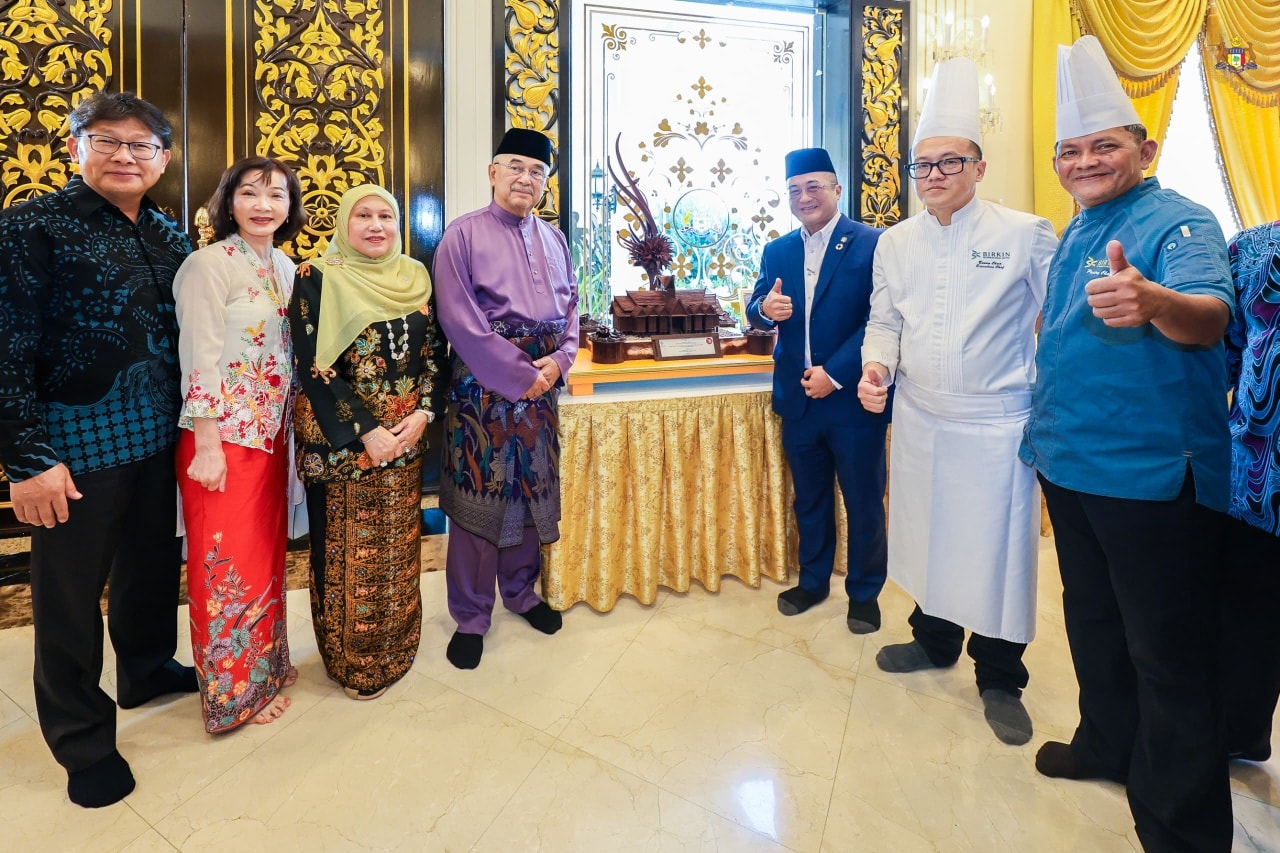 Majlis Penyerahan Kek Sempena Hari Jadi TYT Yang di-Pertua Negeri Melaka Ke-76