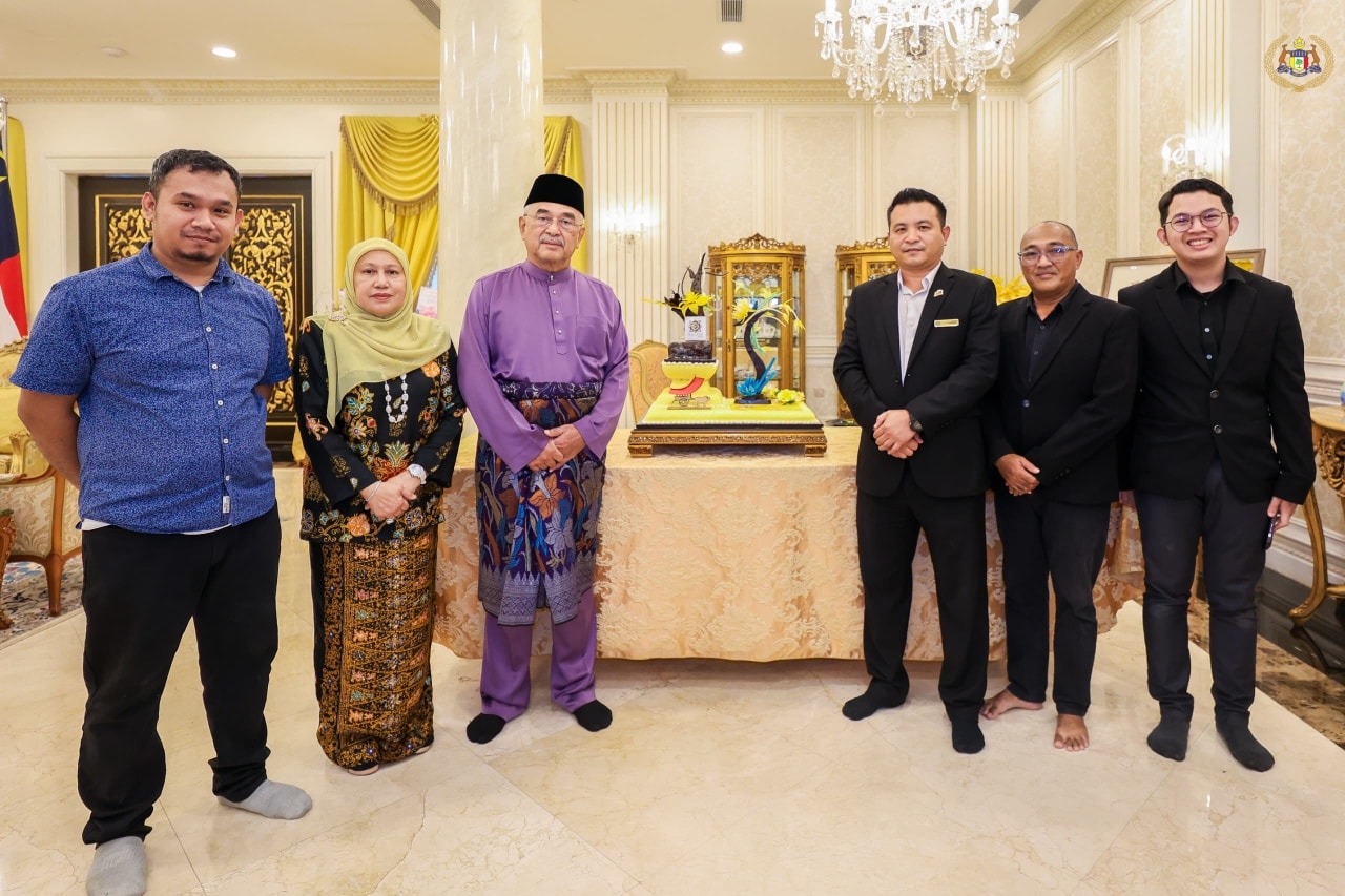Majlis Penyerahan Kek Sempena Hari Jadi TYT Yang di-Pertua Negeri Melaka Ke-76