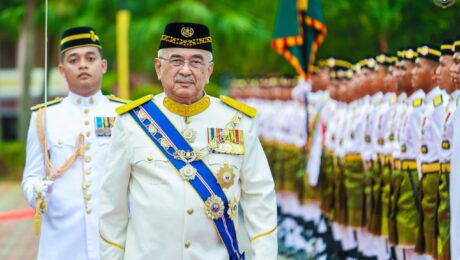stiadat Perbarisan dan Kawalan Kehormatan Utama dan menyempurnakan Istiadat Penganugerahan Darjah, Bintang dan Pingat Kebesaran Negeri Melaka Sesi Pertama Sempena Sambutan Hari Jadi ke-76 Yang di-Pertua Negeri Melaka