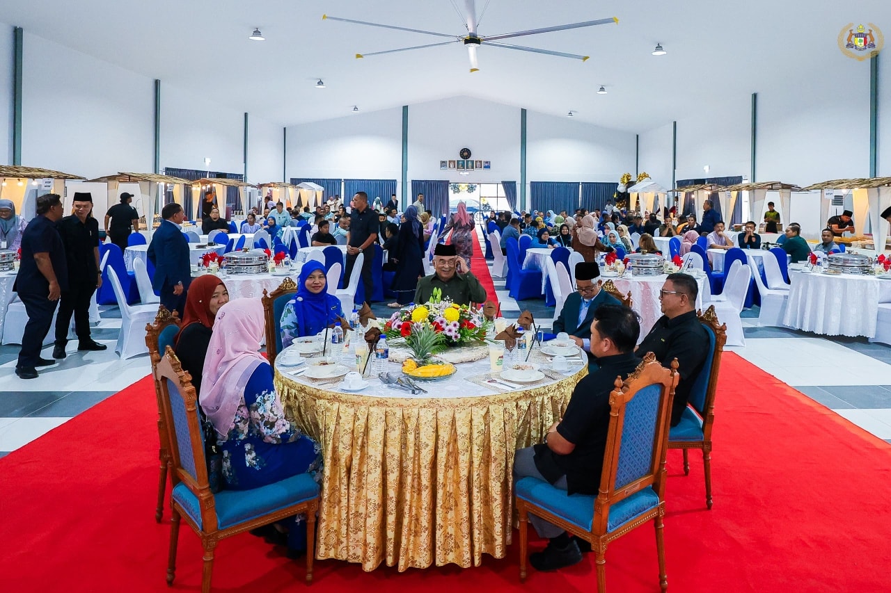 Jamuan Minum Petang bersama Petugas-Petugas Sempena Hari Jadi TYT Ke-76