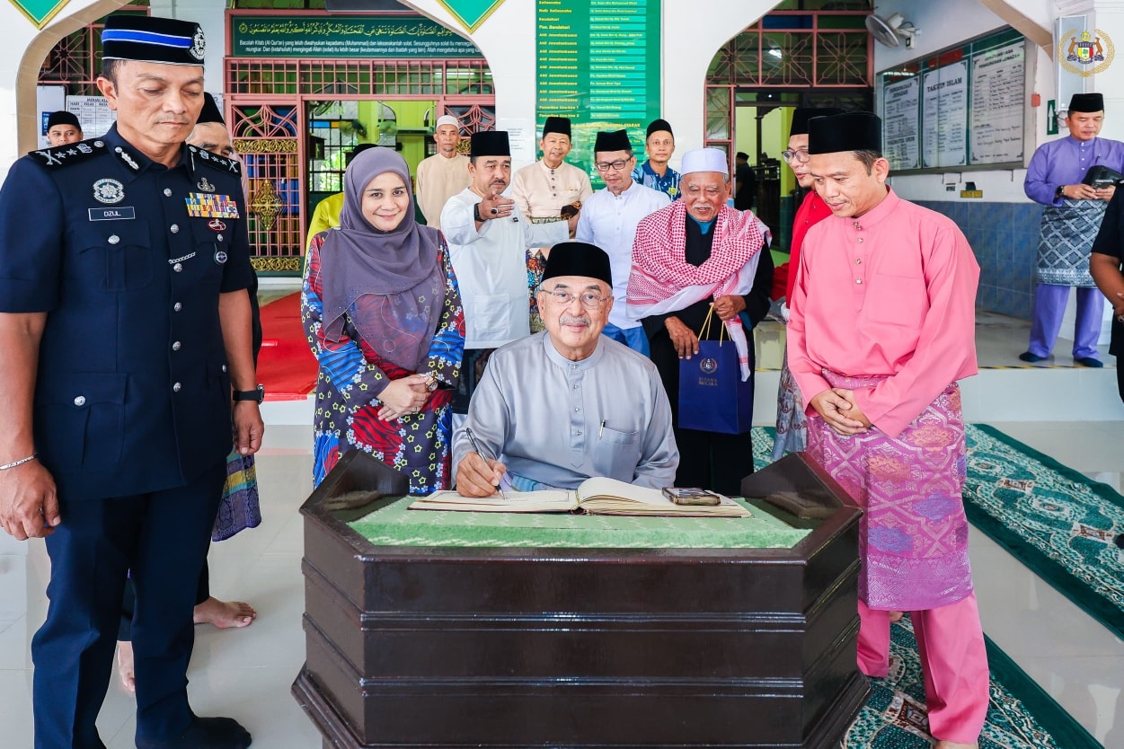 Solat Jumaat di Masjid Al-Abidin, Kampung Ayer Tawar, Merlimau