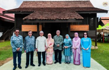 Yang di-Pertua Negeri Melaka dan YABhg. Toh Puan Datuk Wira (Dr.) Hajah Asmah binti Ab Rahman mengadakan lawatan ke Temasya Warisan Pahang