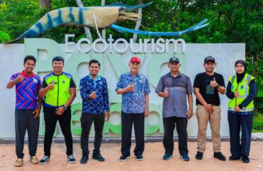 Yang di-Pertua Negeri Melaka meluangkan masa cuti umum ke Eko-Pelancongan Sungai Linggi