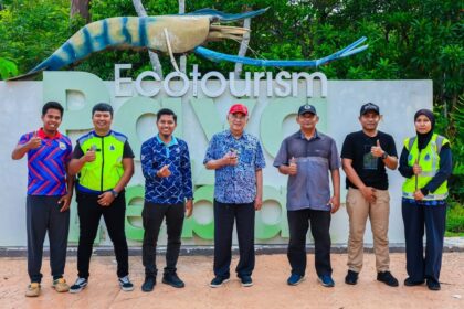 Yang di-Pertua Negeri Melaka meluangkan masa cuti umum ke Eko-Pelancongan Sungai Linggi