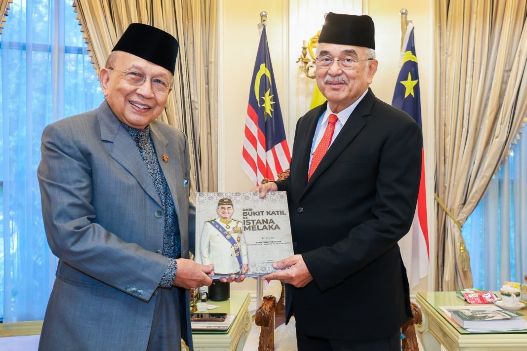 Kunjung Hormat daripada YBhg. Tan Sri Dato' Seri Utama Dr. Rais Yatim