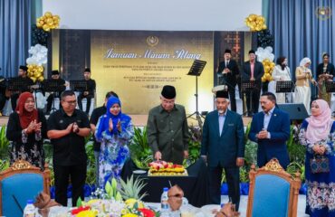 Jamuan Minum Petang bersama Petugas-Petugas Sempena Hari Jadi TYT Ke-76