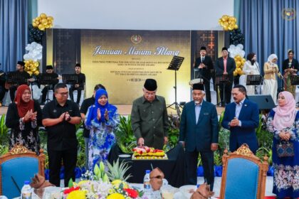 Jamuan Minum Petang bersama Petugas-Petugas Sempena Hari Jadi TYT Ke-76