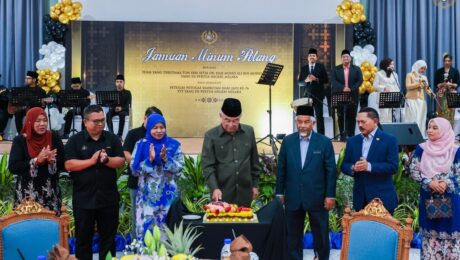 Jamuan Minum Petang bersama Petugas-Petugas Sempena Hari Jadi TYT Ke-76