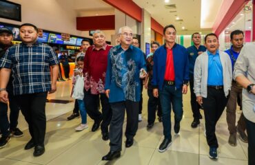 ang di-Pertua Negeri Melaka hadir ke tayangan Khas Filem ''Legasi Bomba The Movie'' di GSC AEON Bandaraya Melaka