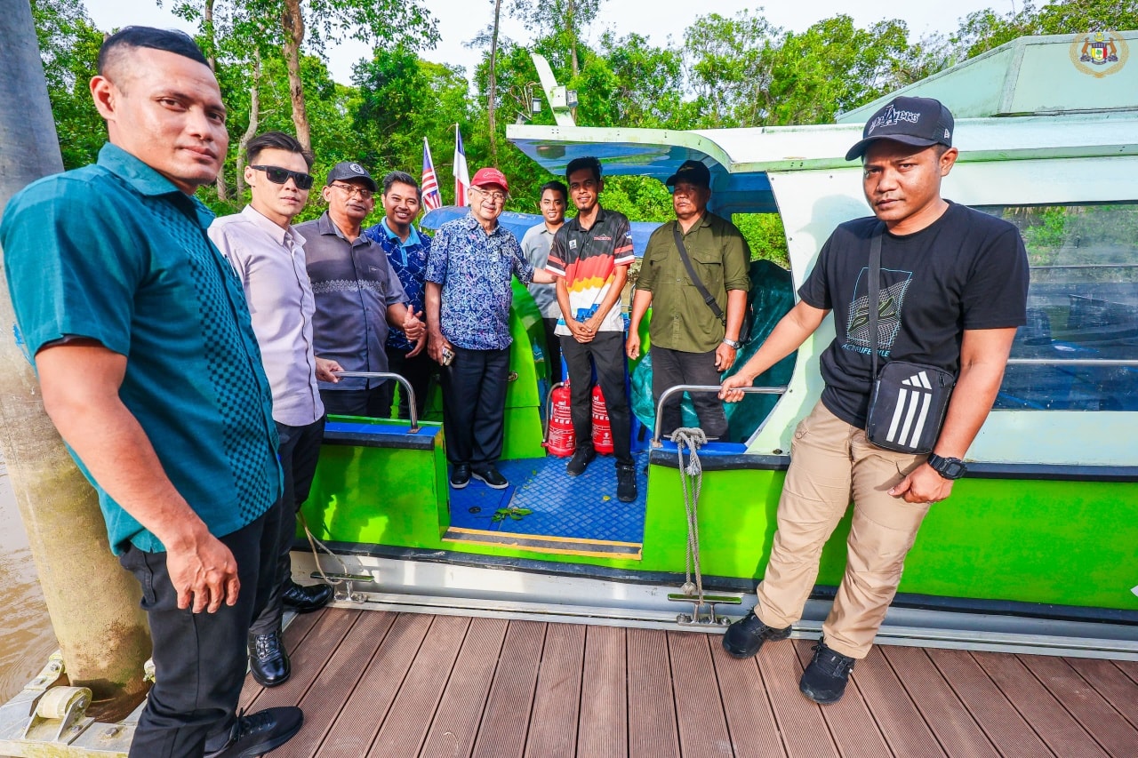 Yang di-Pertua Negeri Melaka meluangkan masa cuti umum ke Eko-Pelancongan Sungai Linggi