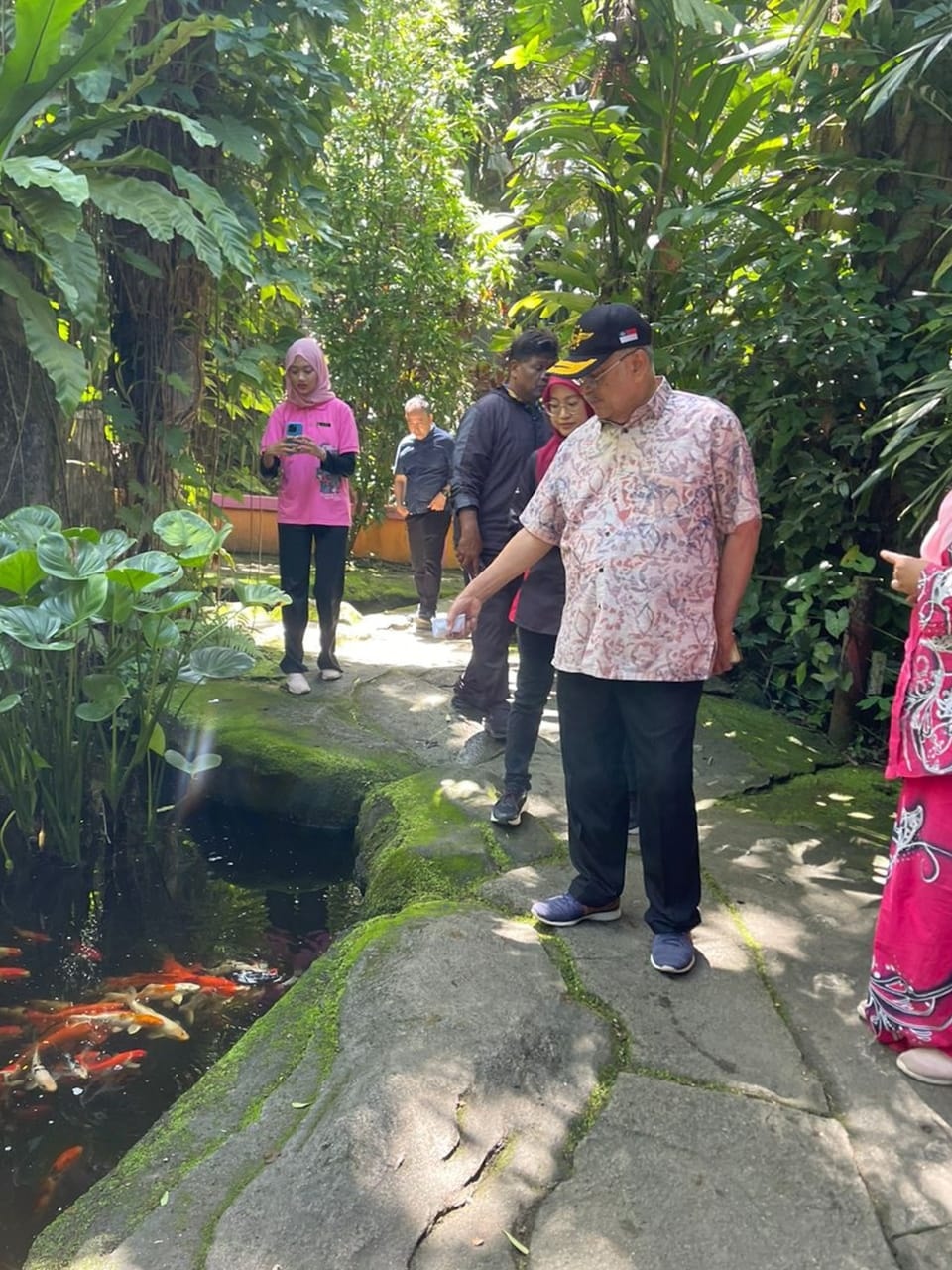 Yang di-Pertua Negeri Melaka meluangkan masa sempena cuti umum Hari Malaysia berkunjung ke Taman Rama-Rama & Reptilia