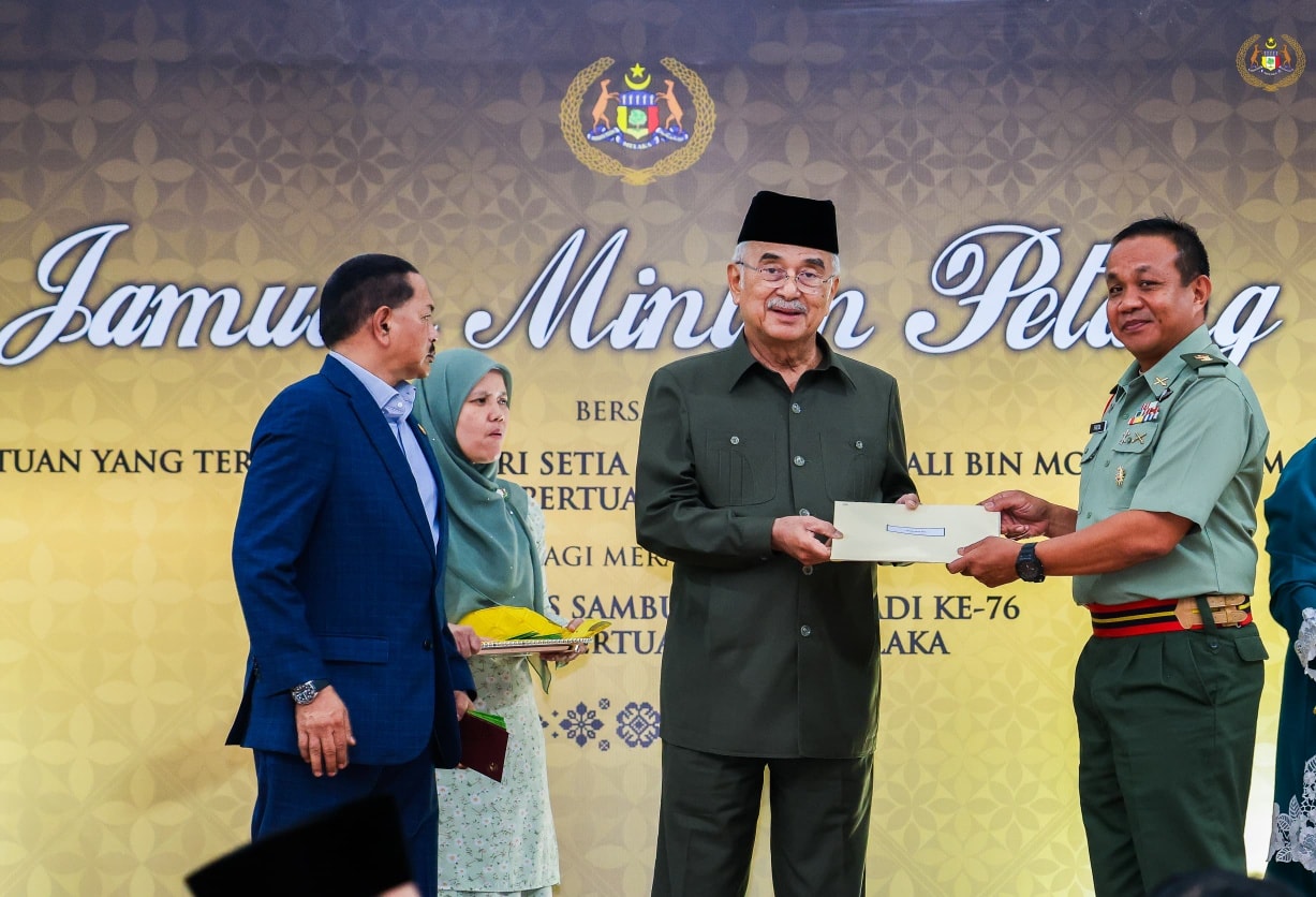 Jamuan Minum Petang bersama Petugas-Petugas Sempena Hari Jadi TYT Ke-76