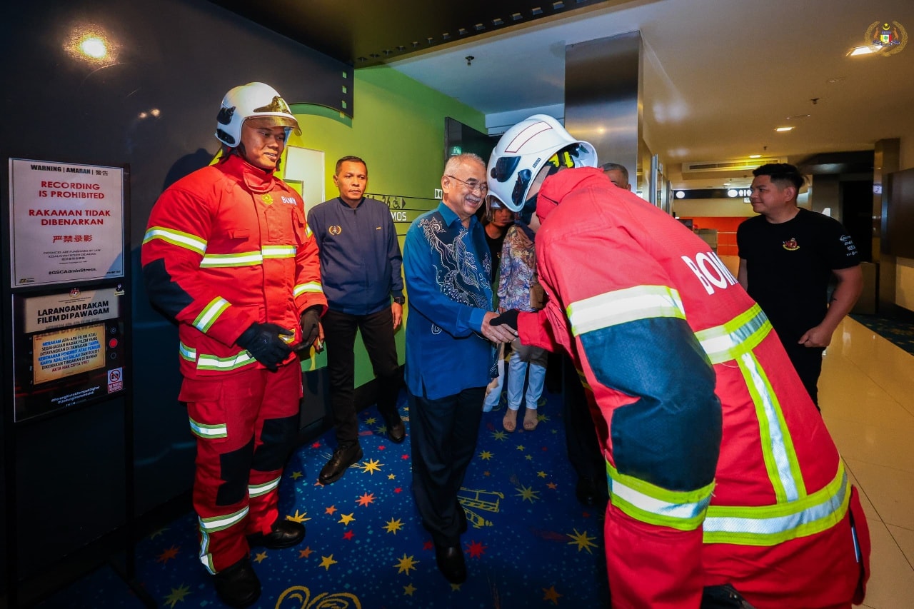 ang di-Pertua Negeri Melaka hadir ke tayangan Khas Filem ''Legasi Bomba The Movie'' di GSC AEON Bandaraya Melaka
