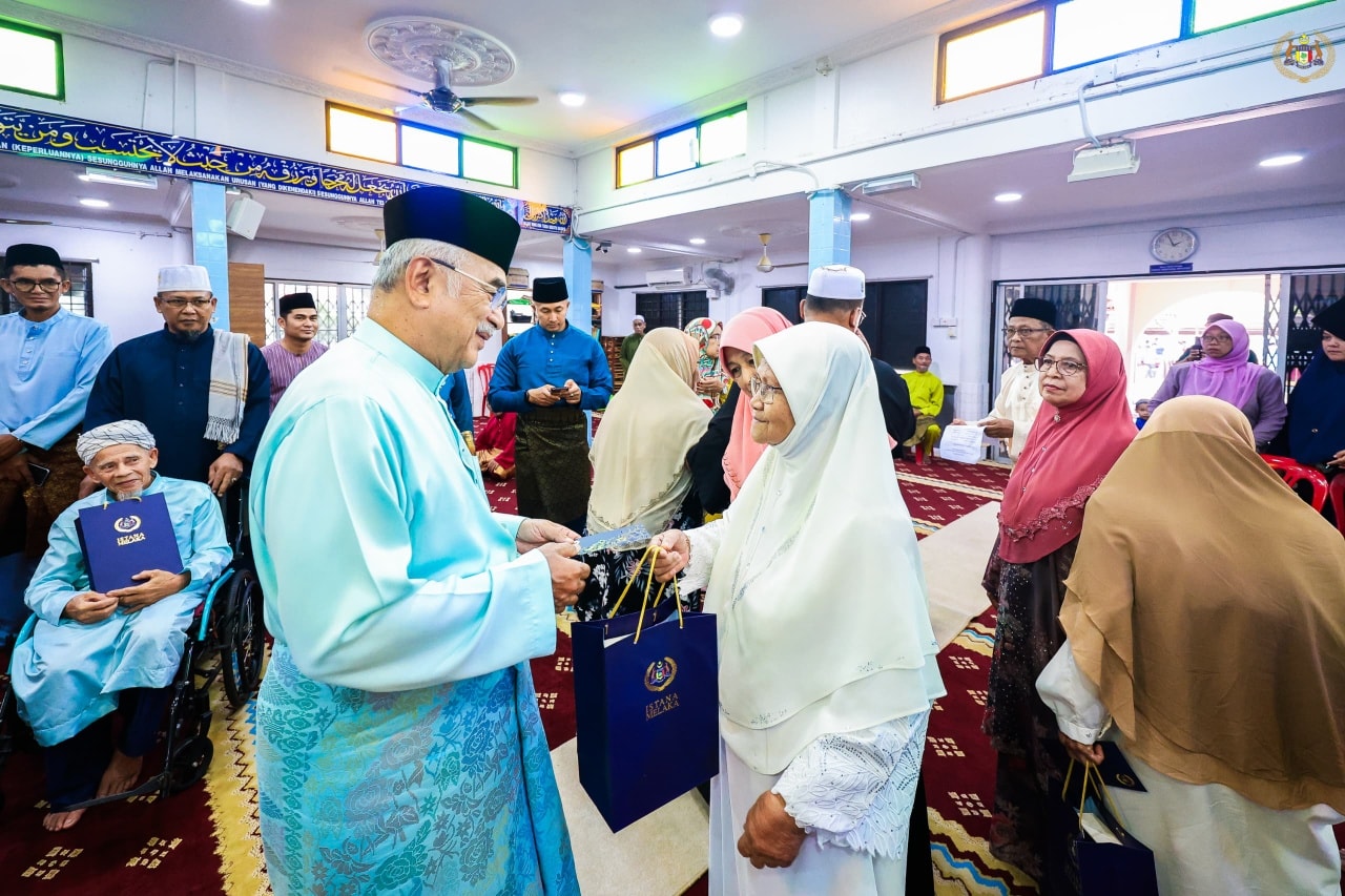 Solat Jumaat di Masjid Ubudiah Ramuan China Kechil, Lubok China