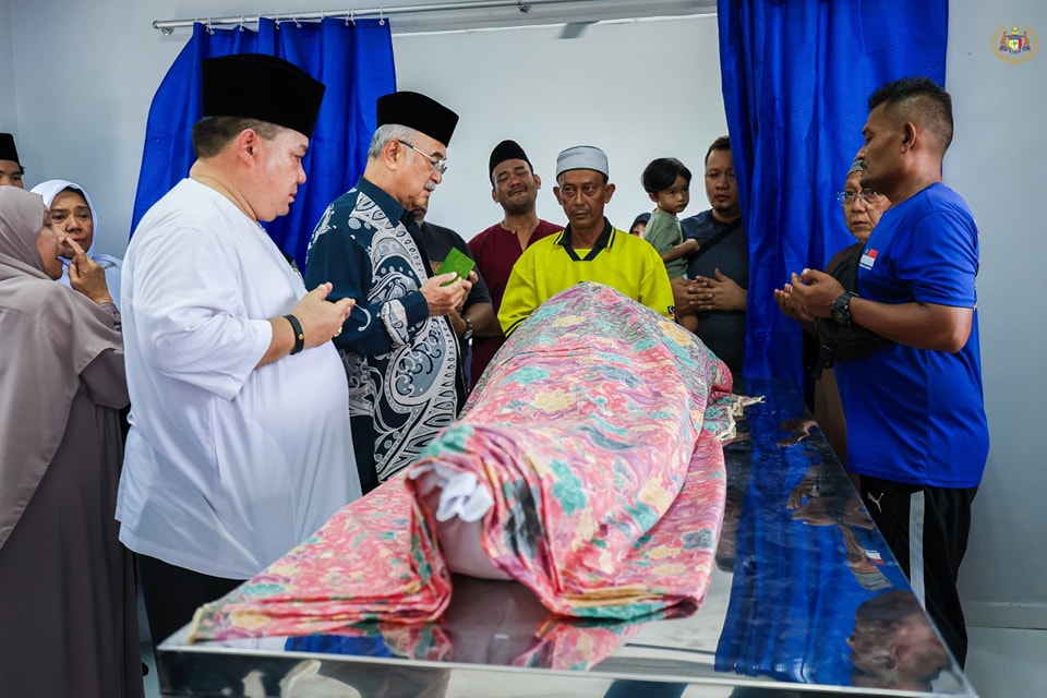 pemergian ayah kepada Cik Nur Ain binti Mohd Nasir