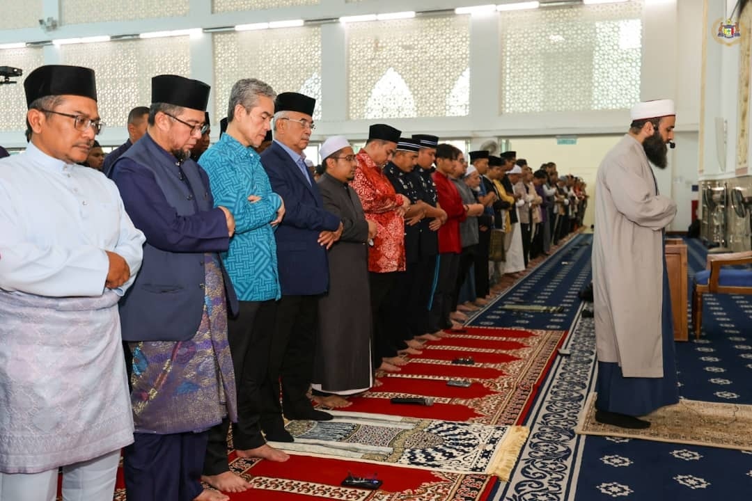 Solat Jumaat di Kompleks Islam Tuanku Muhriz di Universiti Sains Islam Malaysia (USIM)