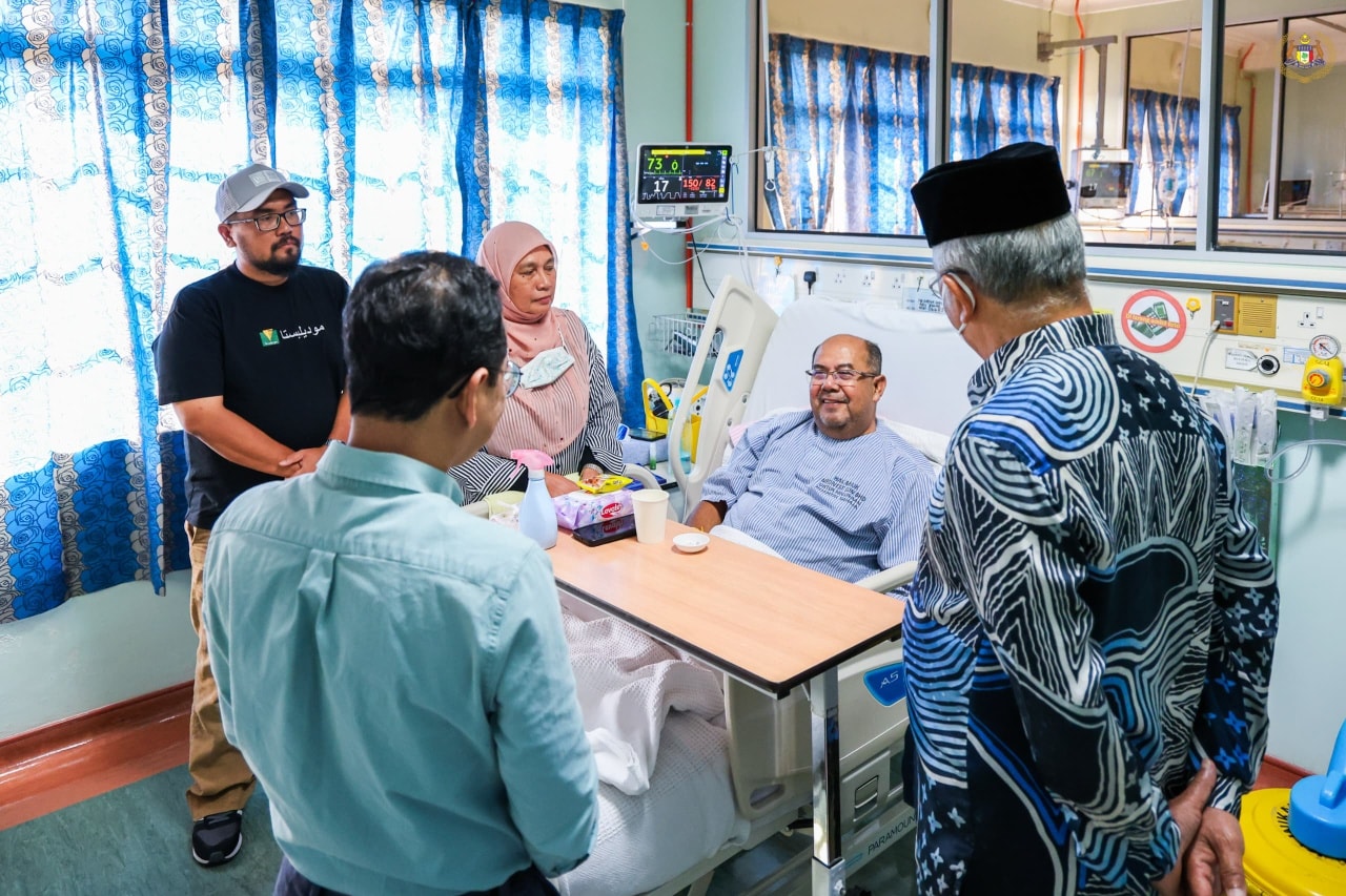 Menziarahi YBhg. Datuk Seri Haji Naim bin Abu Bakar
