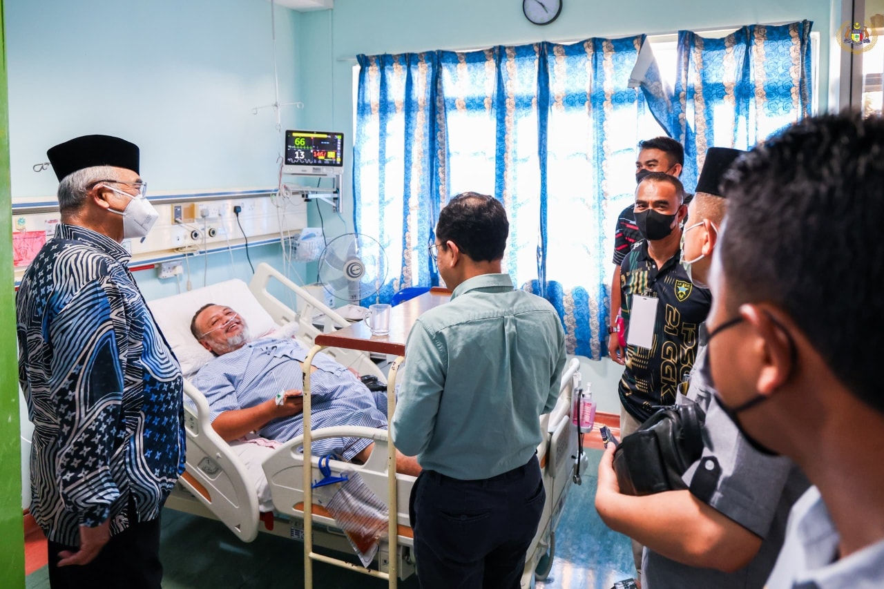 Menziarahi YBhg. Datuk Seri Haji Naim bin Abu Bakar