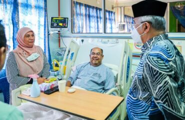 Menziarahi YBhg. Datuk Seri Haji Naim bin Abu Bakar
