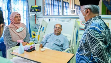 Menziarahi YBhg. Datuk Seri Haji Naim bin Abu Bakar