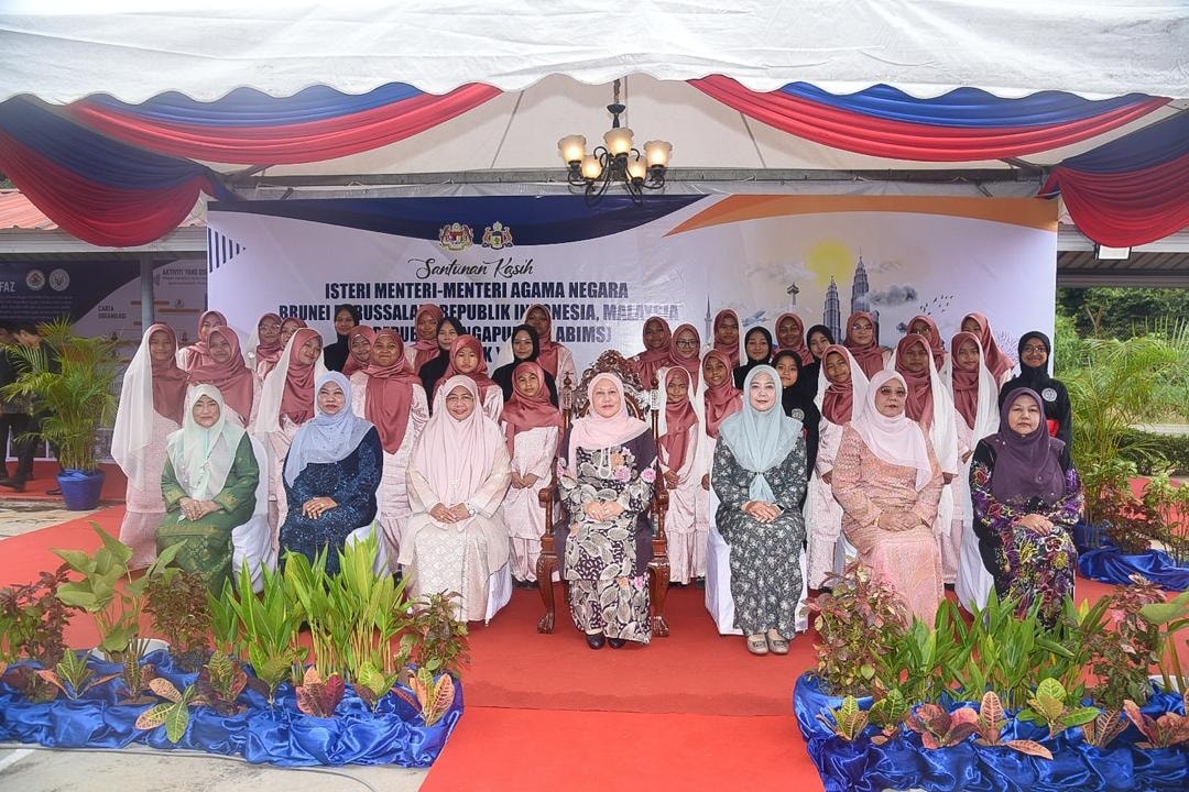 Majlis Santunan Kasih Isteri Menteri - Menteri Agama
