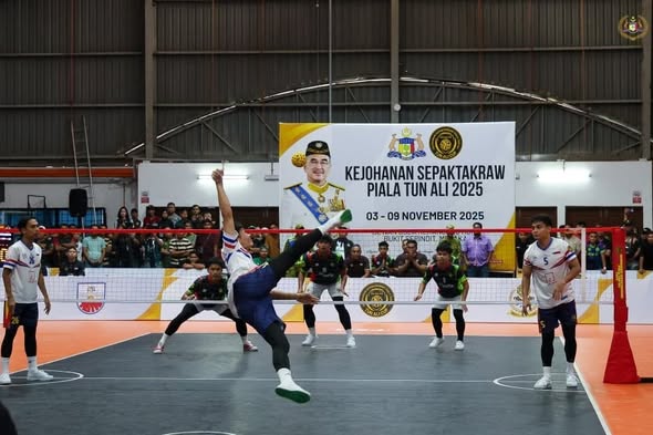 Perlawanan Akhir dan menyempurnakan Majlis Penyampaian Hadiah Kejohanan Sepak Takraw Piala Tun Ali 2025