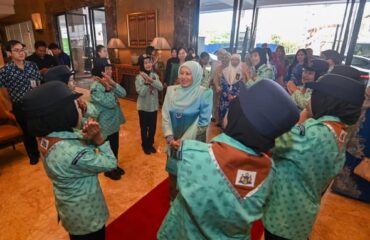 Tetamu Kehormat ke Majlis Centennial Hi-Tea Sempena Sambutan 100 Tahun Pandu Puteri Melaka